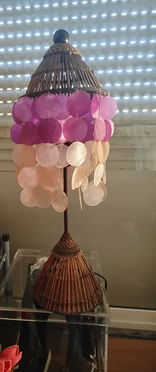 Lámpara ratán y plástico rosa/marrón