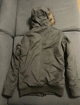 Abrigo Bershka verde militar - Talla S