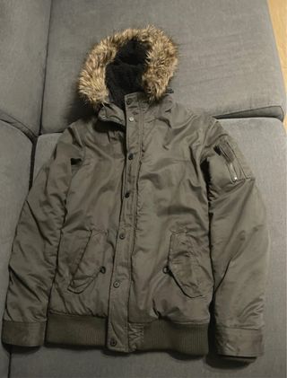 Abrigo Bershka verde militar - Talla S