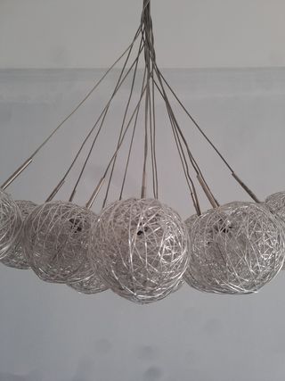 Lámpara colgante esférica de metal plateado