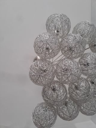 Lámpara colgante esférica de metal plateado