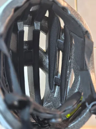 Capacete Ciclismo Abus Branco e Preto