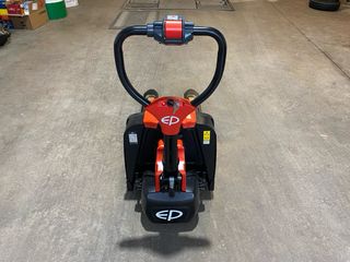 TRASPALETA ELÉCTRICA NUEVA A ESTRENAR CON FACTURA