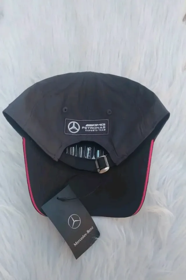 Cappellino Mercedes-Benz nero e rosso