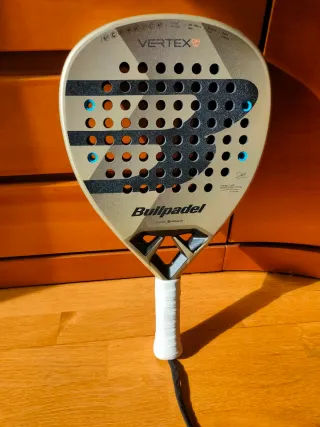 Bullpadel Vertex Woman 2025 pala