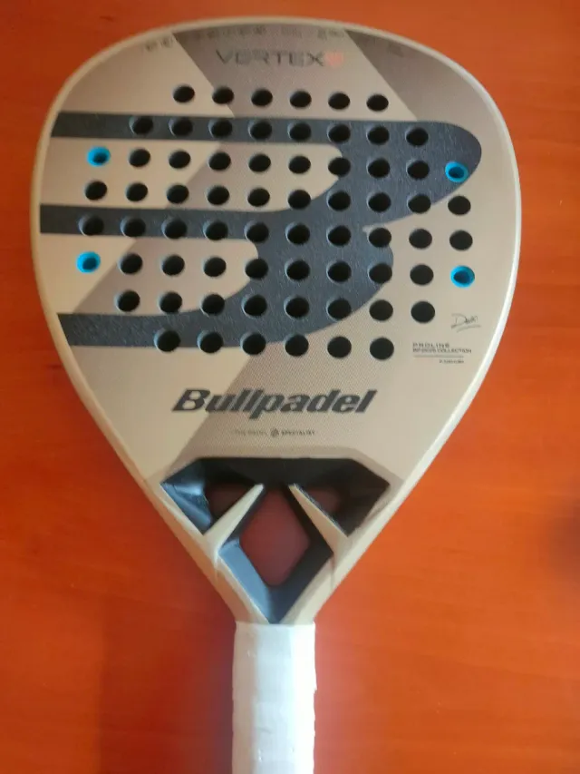 Bullpadel Vertex Woman 2025 pala