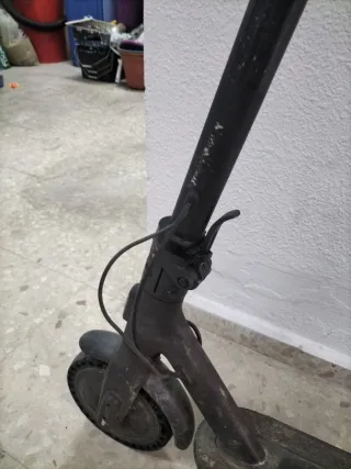 Patinete eléctrico negro