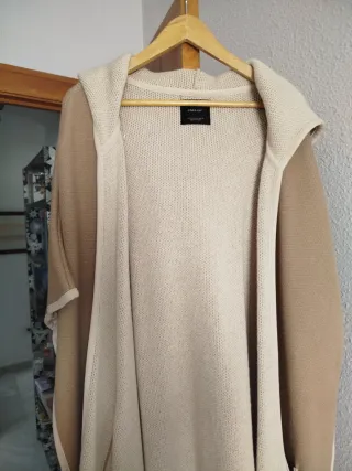 Abrigo capa Zara Knit capucha dos tonos