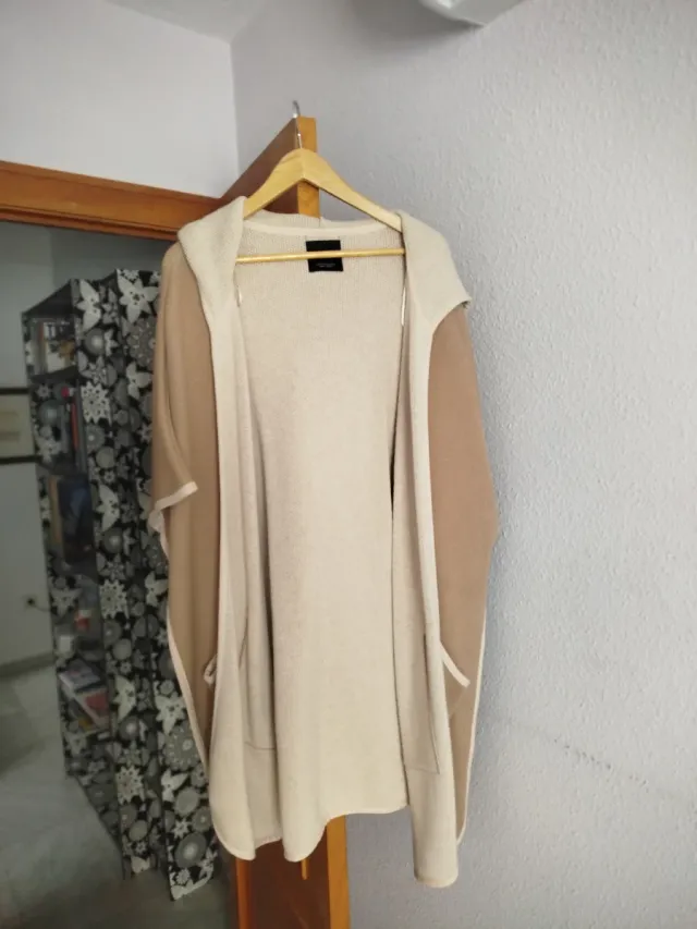 Abrigo capa Zara Knit capucha dos tonos