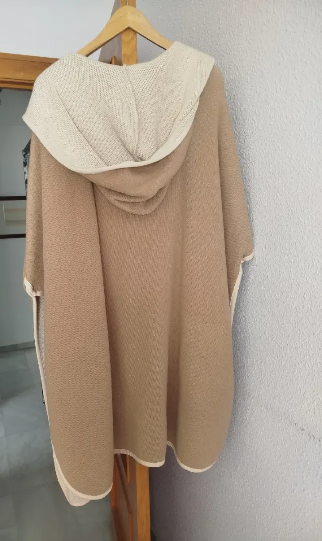 Abrigo capa Zara Knit capucha dos tonos