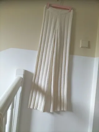 Conjunto Bershka pantalón y top blanco