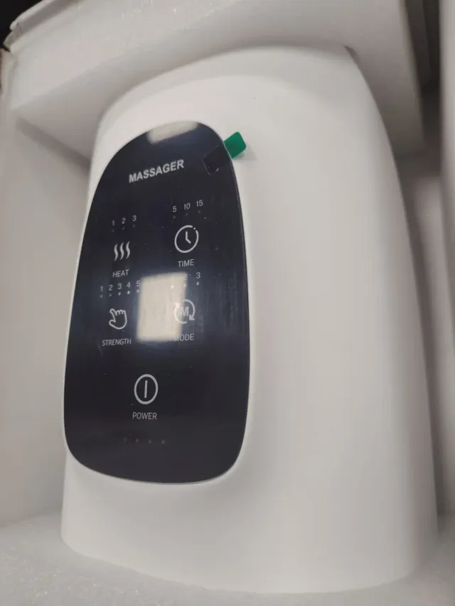 Masajeador de manos blanco y negro