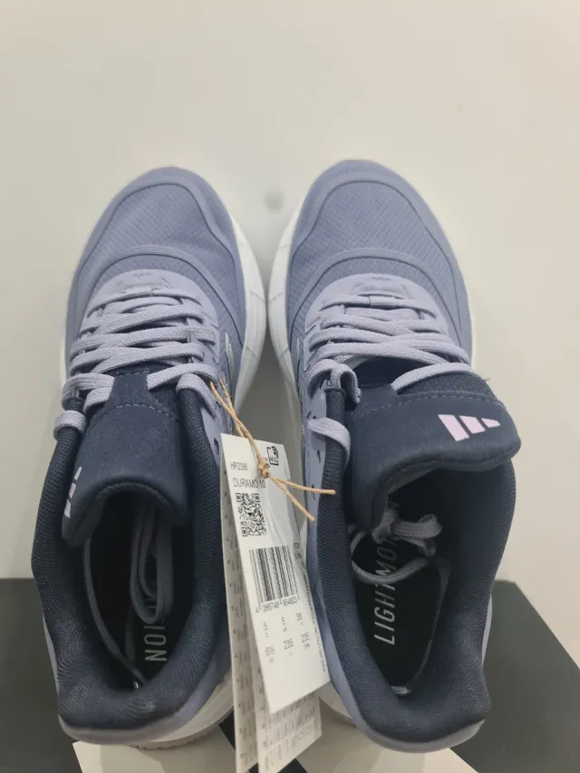 Zapatillas Adidas Grises y Blancas