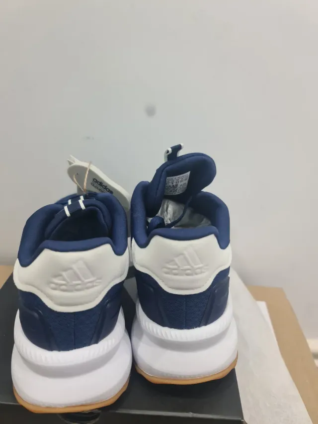 Zapatillas Adidas Grises y Blancas