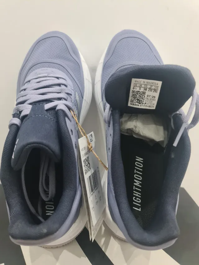 Zapatillas Adidas Grises y Blancas