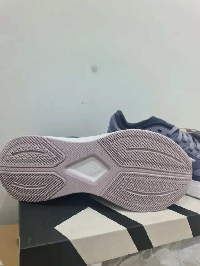 Zapatillas Adidas Grises y Blancas