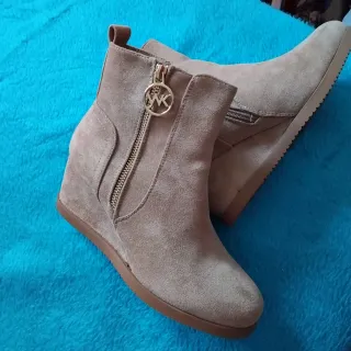 Botines cuña beige