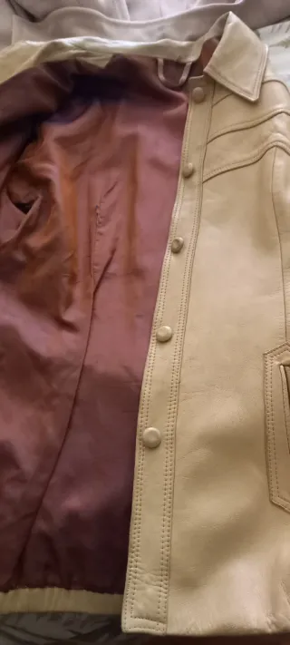 Chaqueta de cuero beige