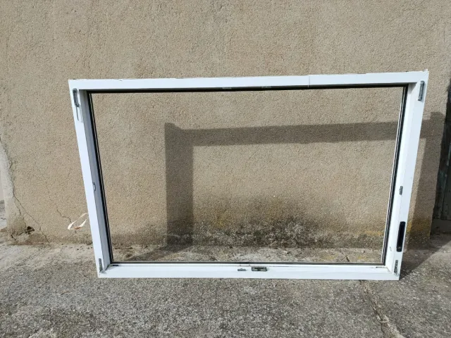 Ventana y balconera de PVC blancas oscilobatiente