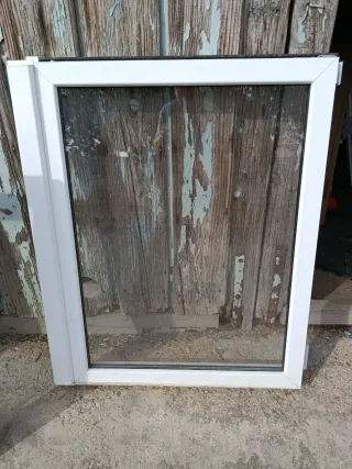 Ventana y balconera de PVC blancas oscilobatiente