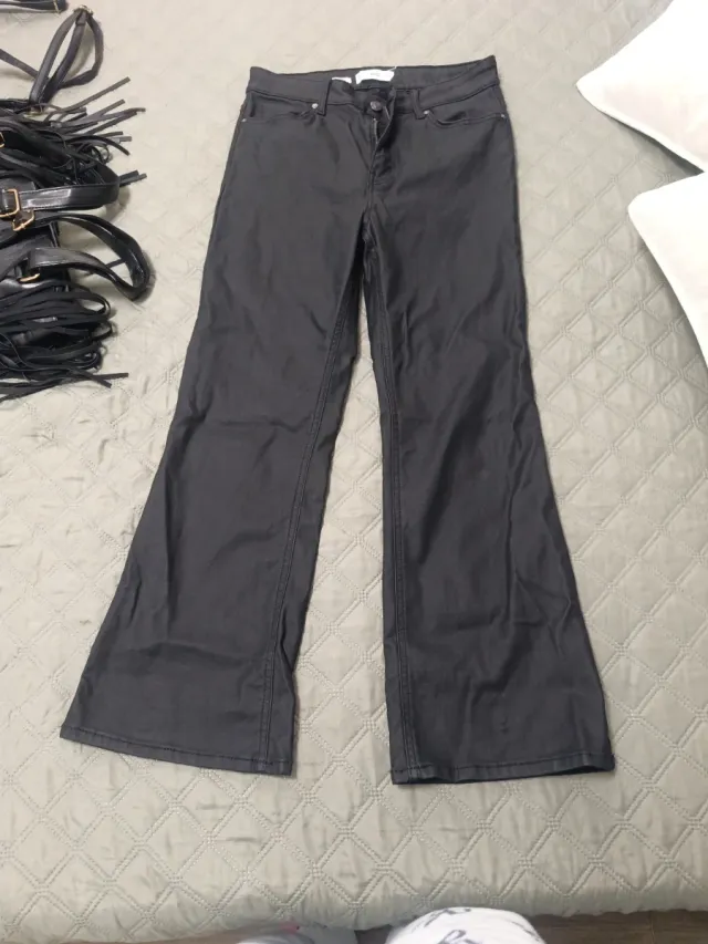 Pantalón polipiel campana negro