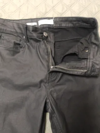 Pantalón polipiel campana negro