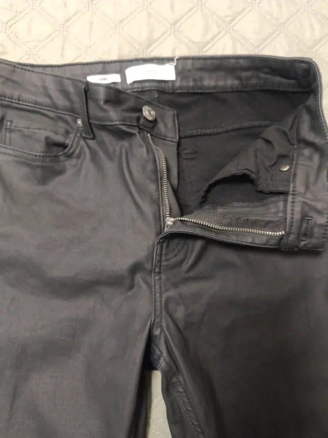 Pantalón polipiel campana negro