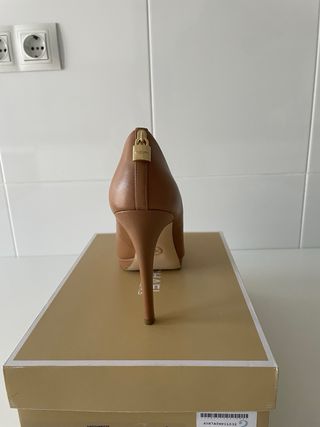 Zapatos de salón Michael Kors cuero