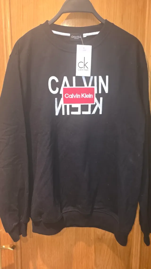 Sudadera logo bordado