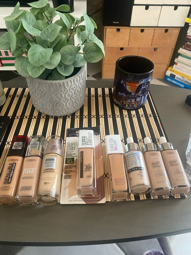 Lote bases maquillaje L'Oréal y Maybelline