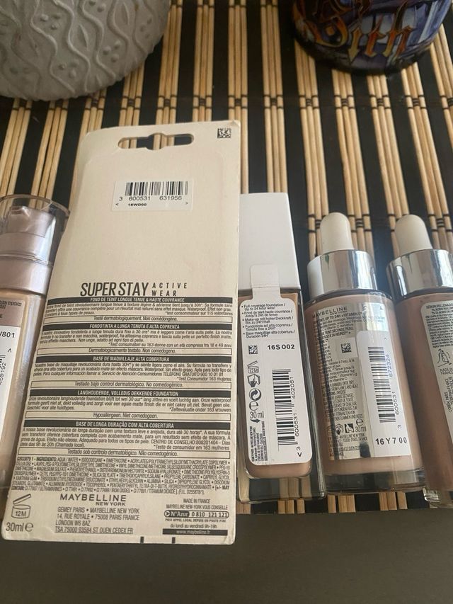 Lote bases maquillaje L'Oréal y Maybelline