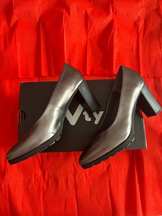 Zapatos de tacón Pitillos plateados talla 39