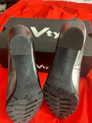 Zapatos de tacón Pitillos plateados talla 39
