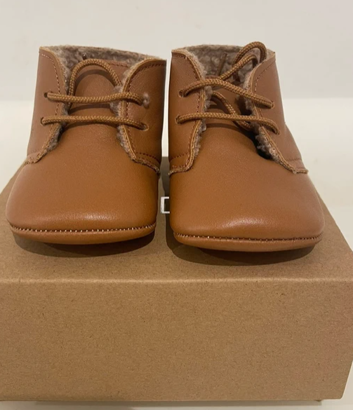 Patuco piel marrón forrado