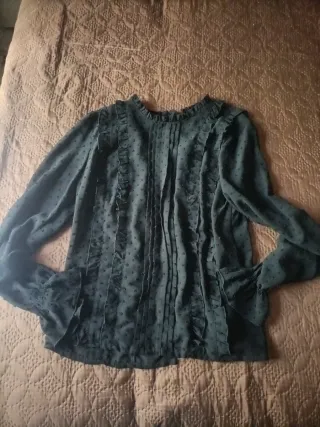 Camicetta nera con pois e rouches