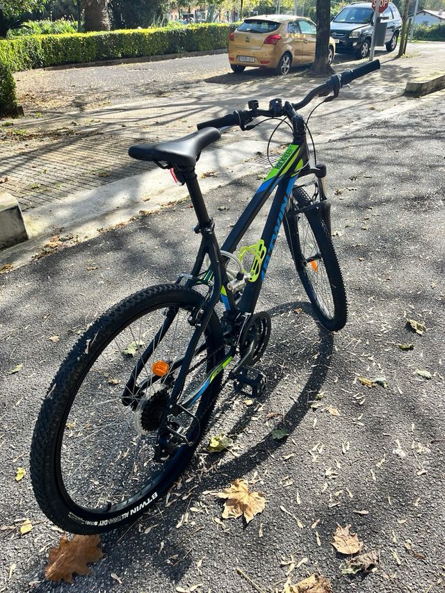 Bicicleta MTB BTWIN Negra/Azul