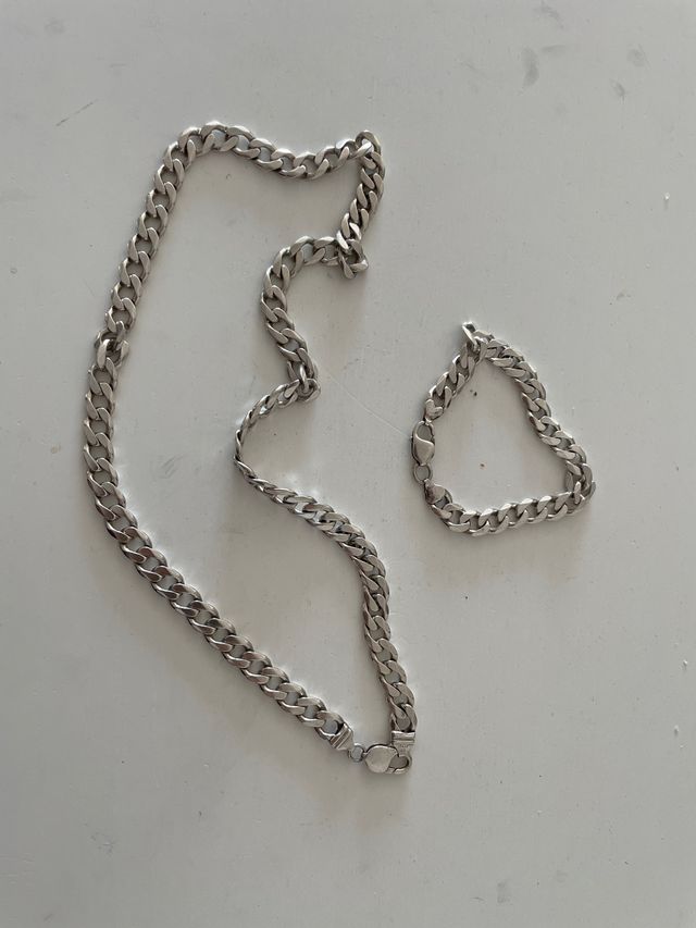 Juego de cadena y pulsera plateada