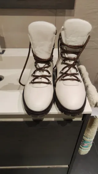 Botas de chica blancas con cordones