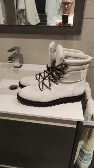 Botas de chica blancas con cordones