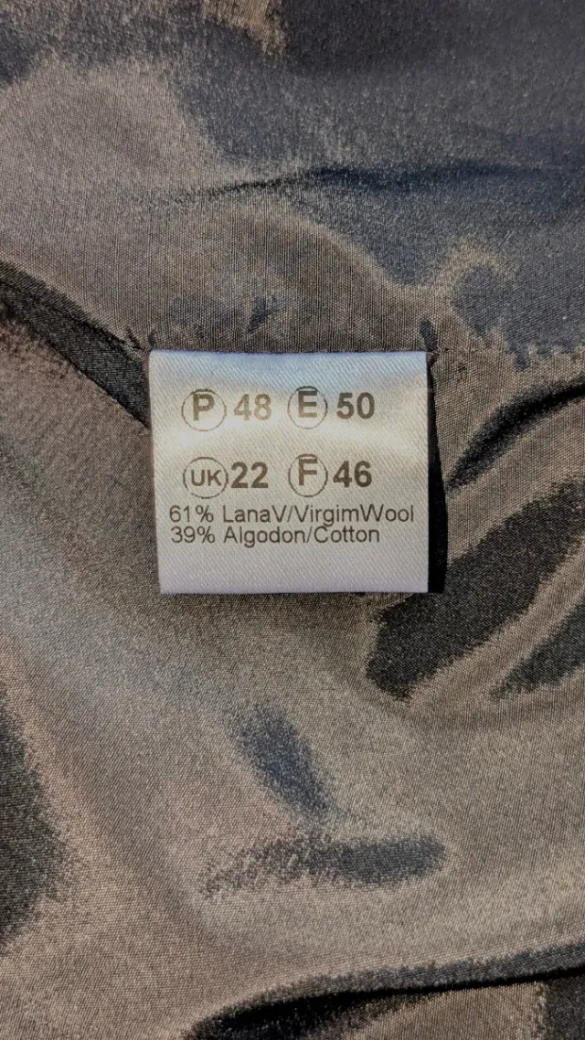 Abrigo lana virgen negro y rojo