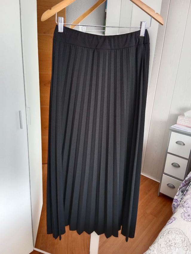 Falda larga plisada botones