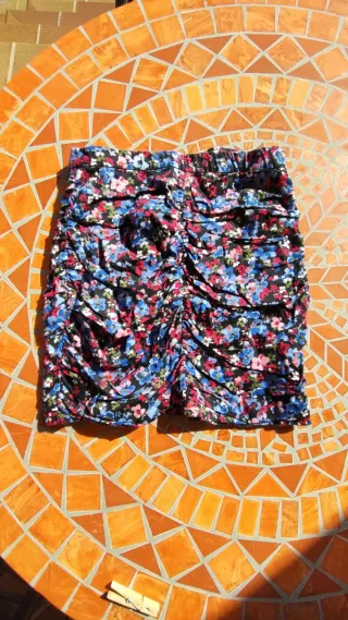 Falda Stradivarius flores