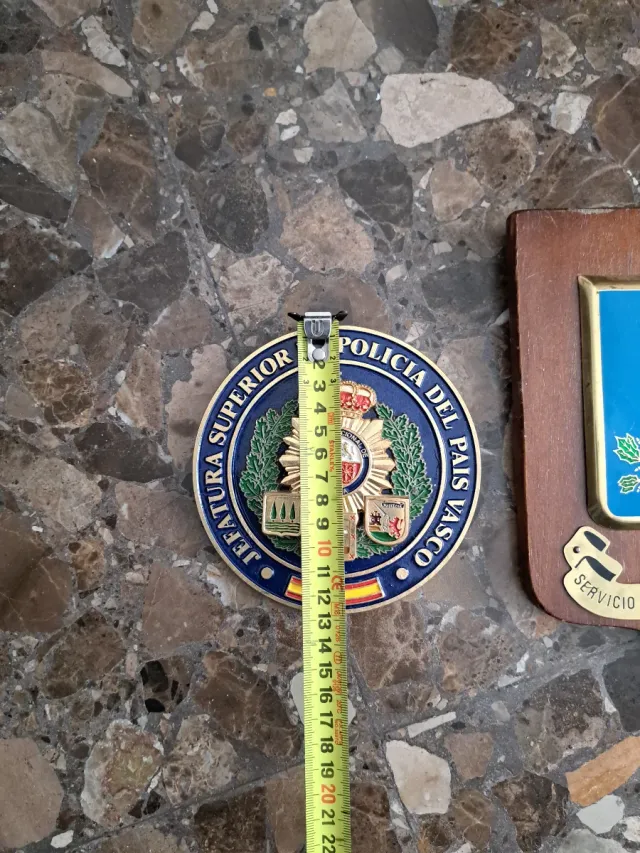 Lote de 2 condecoraciones policiales