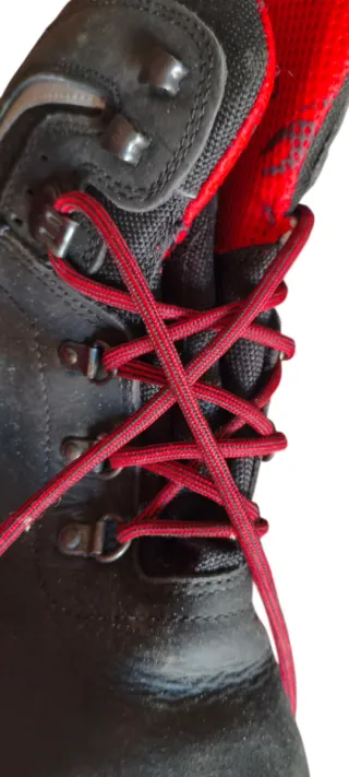 Botas de seguridad Cofra Hiker negras y rojas