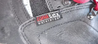 Botas de seguridad Cofra Hiker negras y rojas