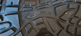 Botas de seguridad Cofra Hiker negras y rojas