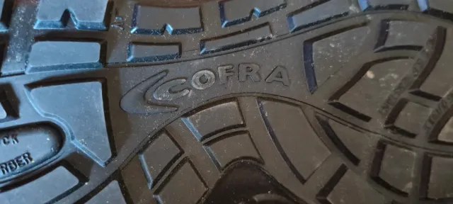 Stivali di sicurezza Cofra Hiker neri e rossi