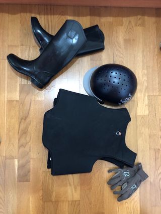 Botas, casco y guantes hípica T35
