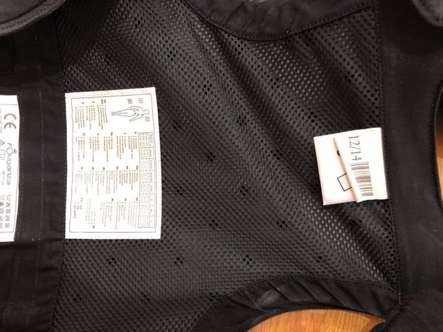 Botas, casco y guantes hípica T35