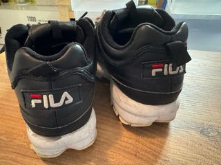 Zapatillas Fila Negras y Blancas